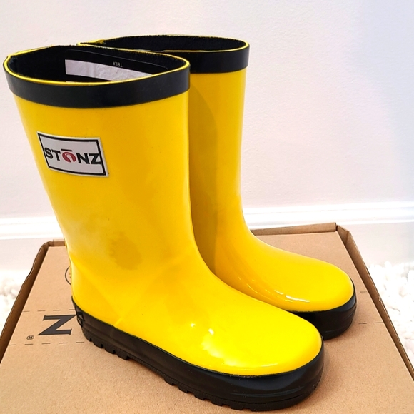 Stonz Other - NIB Stonz Snow and Rain Boots Yellow and Black Size 10